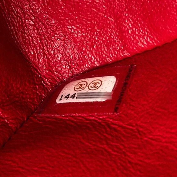 Chanel Red Quilted Patent Leather Classic Maxi Single Flap Bag - Picture 3 of 11